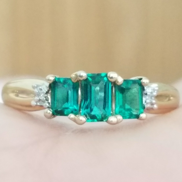 Jewelry - 10k Solid Yellow Gold Three Stone Emerald Ring